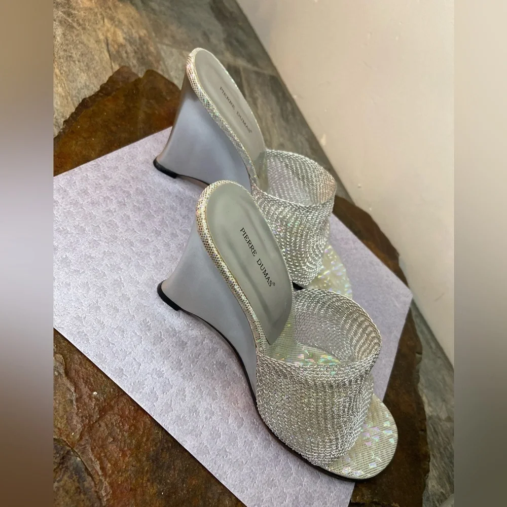 Pierre Dumas~Iridescent Insole w/Wire Mesh-Look Slide Sandal~Wedge~Silver~Size 9